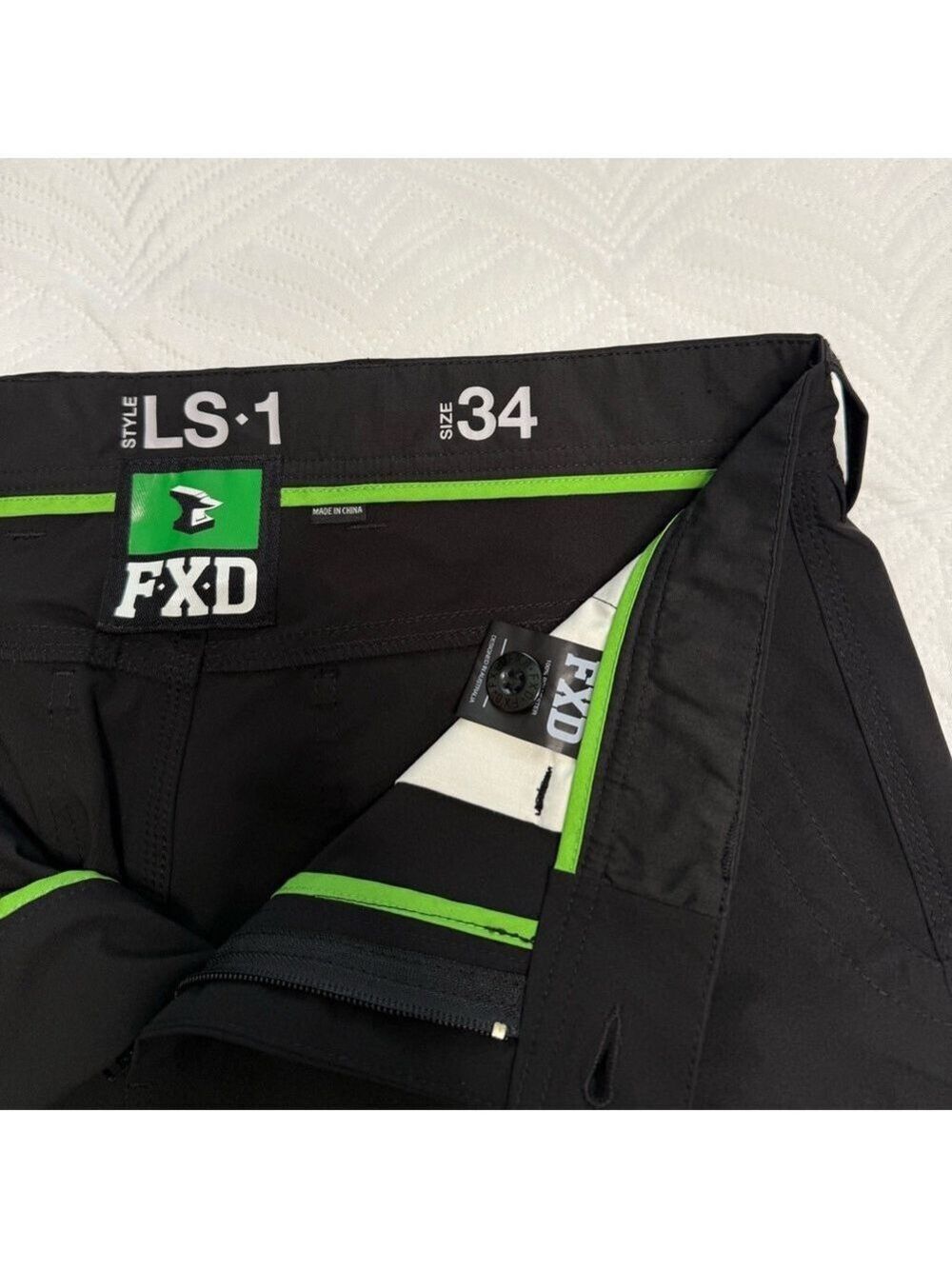 FDX Men’s Black Cargo Shorts. Size 34 - Picture 8 of 9